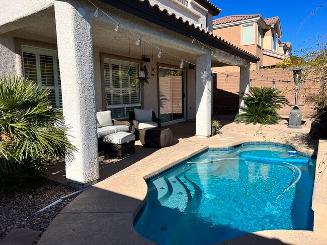 Foto del edificio - 616 Tecate Valley St