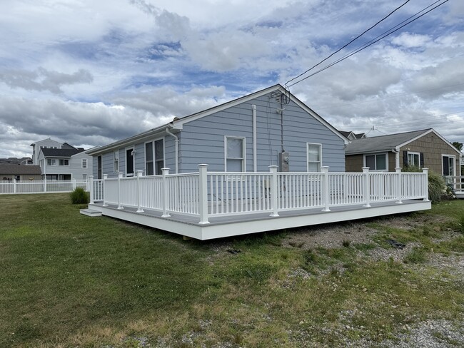 Building Photo - 41 Green Meadow Dr