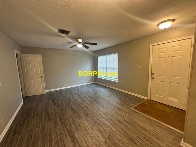 Foto del edificio - 3 BD, 1 1/2 BA, Home in Jacksonville