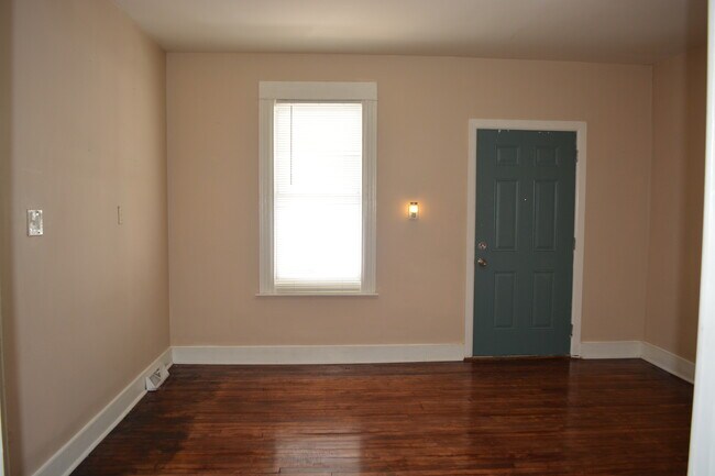 Building Photo - 1121 Seymour Ave