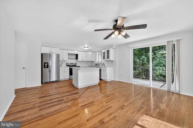 Foto del edificio - 7827 Archbold Terrace