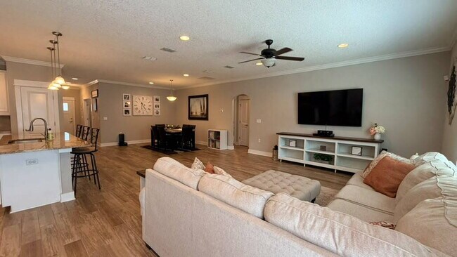 Building Photo - 3206 Oak Bluff Ln