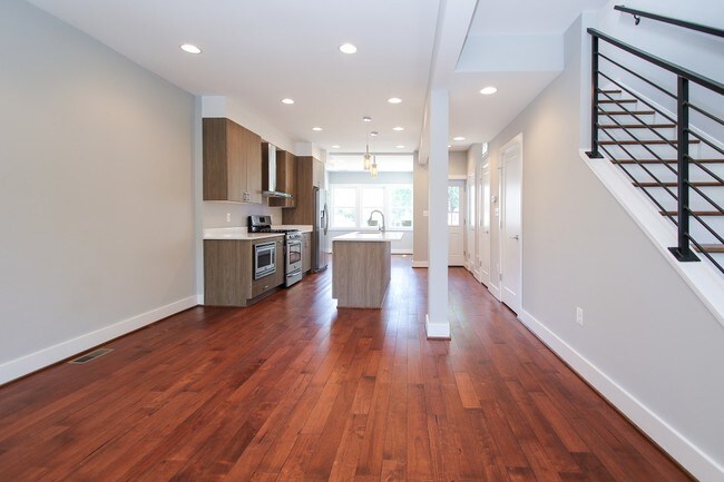 Building Photo - 1810 M St NE