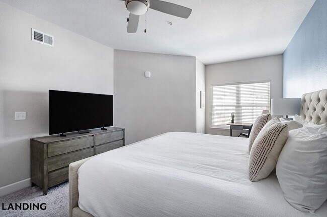 Building Photo - 918 Aventine Dr