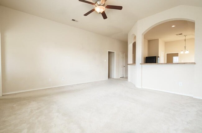 Building Photo - 2111 Breezeway Ln
