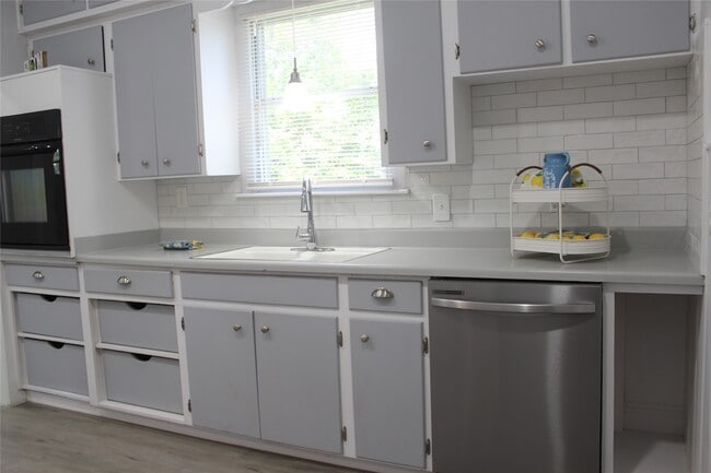 Building Photo - 710 Fahrenthold St
