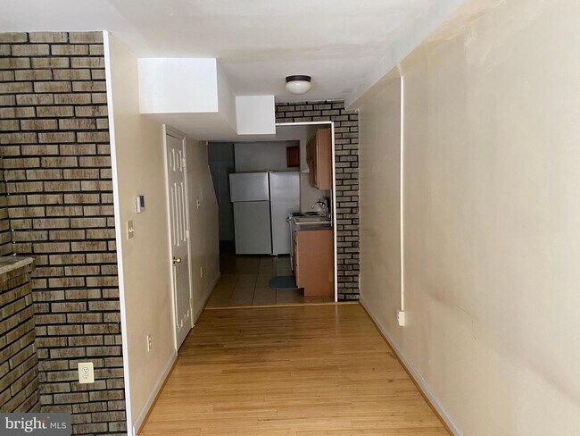Foto del edificio - 403 E Cross St