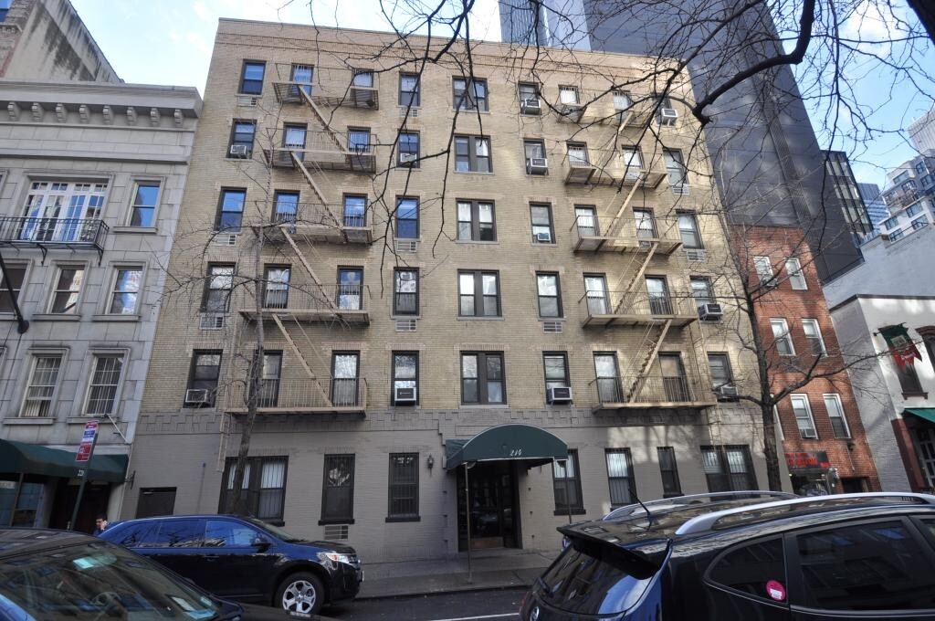 Foto principal - 214 E 51st St