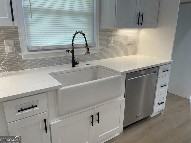 Foto del edificio - 500 Hutchens Rd SE