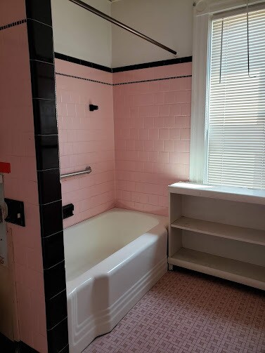Bath Tub/Sink - 48 Grove St