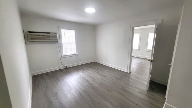 Foto del edificio - One Bedroom Duplex in Sumter SC!  Two Week...