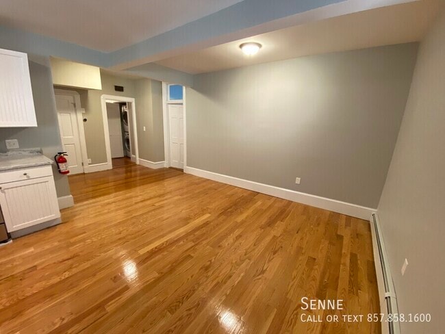 Foto del edificio - Beautiful 3-Bed Near Davis Square – Modern...