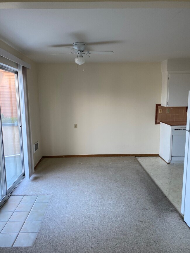 Building Photo - 3808 Beach Dr SW