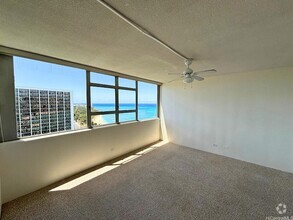Building Photo - 2500 Kalakaua Ave