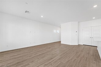 Building Photo - 1111 Saffron Toucan Ln