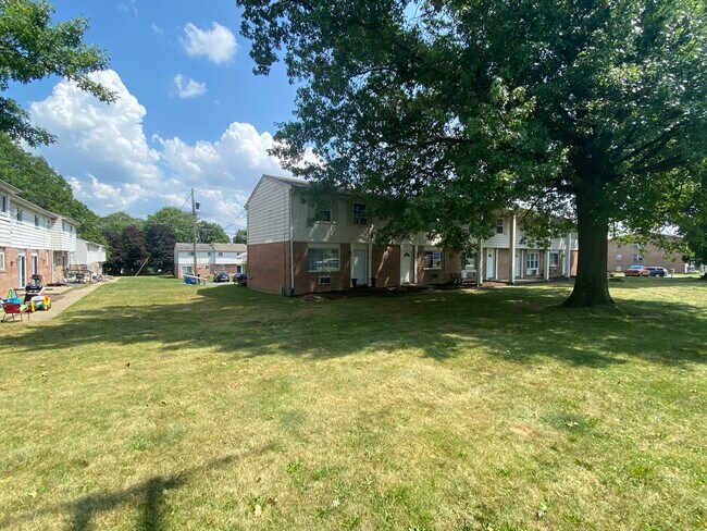 Building Photo - 1752 Paisley St