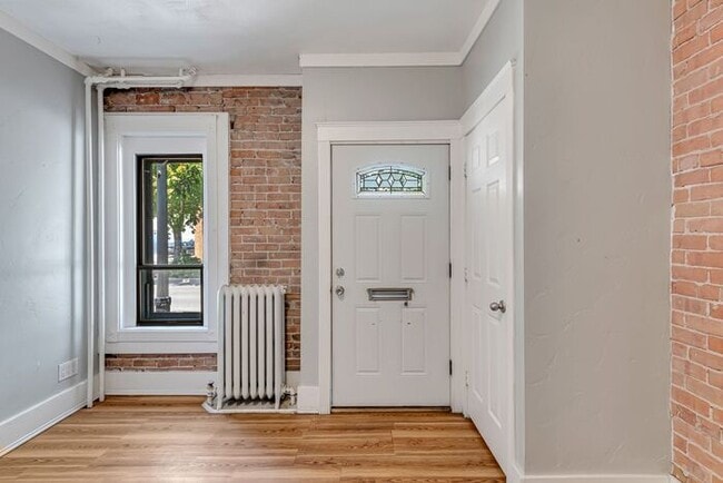 Building Photo - Urban Style Meets Everyday Comfort — Spaci...