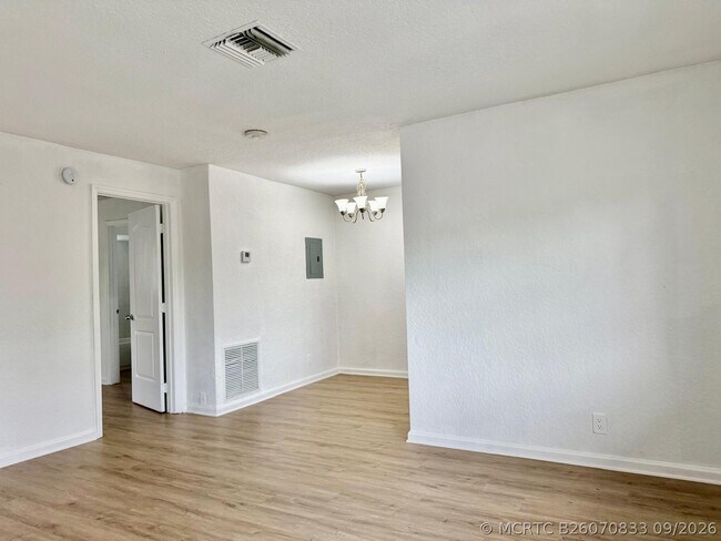 Foto del edificio - 1671 NE 33rd St