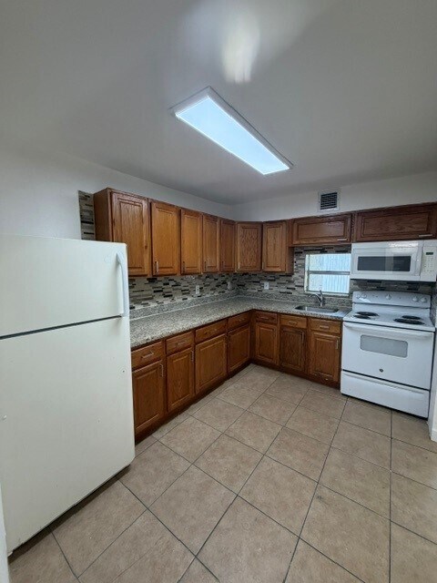 Foto del edificio - 430 Roseland Dr