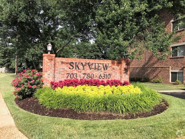 Entrance Sign - Skyview Apartments