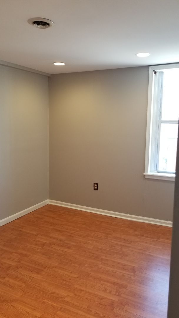 Building Photo - 5439 Whitby Ave.