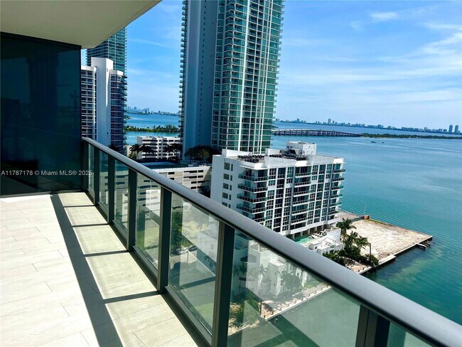 Foto del edificio - 460 NE 28th St