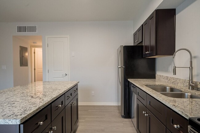 Foto del edificio - 1429 N Highland Ave