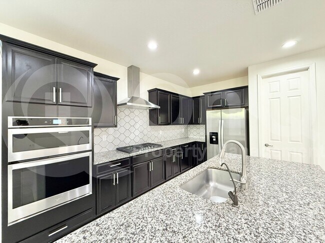 Building Photo - 735 W Derringer Way