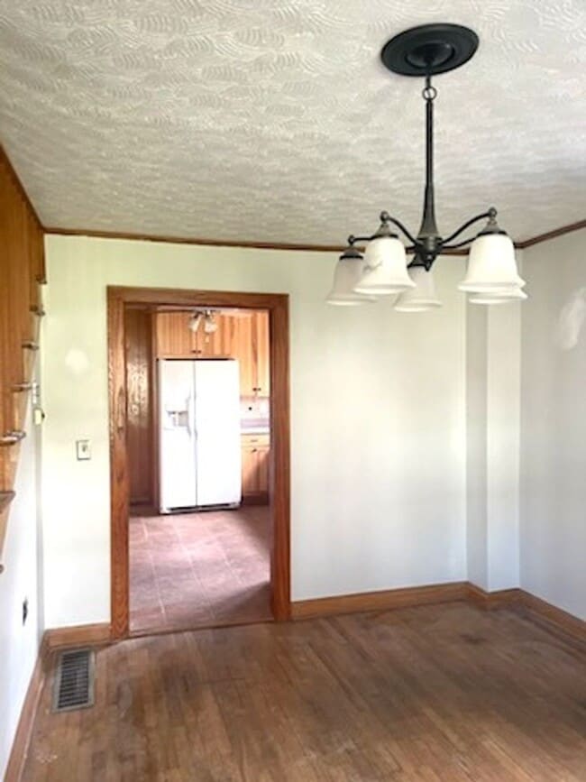 Building Photo - Five Bedroom Three Bath Home in Cross Lanes minutes from I-64 For Quick Access to Charleston and/...