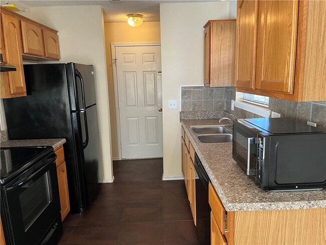 Foto del edificio - 1143 S Liberty Dr