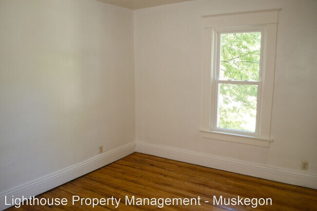 Building Photo - 845 W Dale Ave