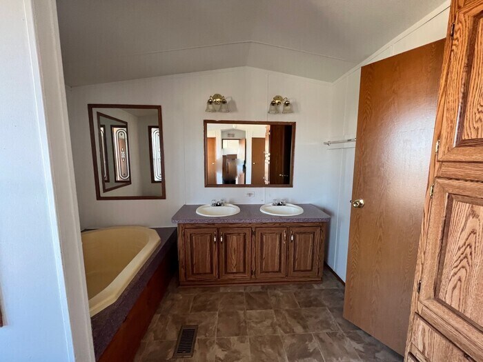 Foto del edificio - 3 Bedroom 2 Bath Beautiful Country Home