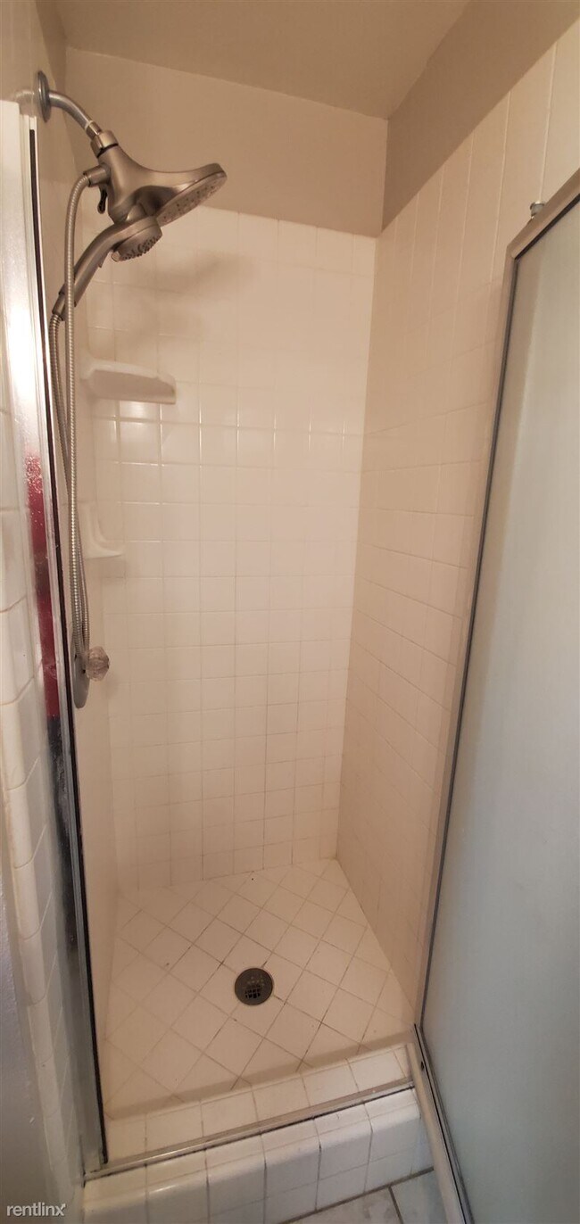 Building Photo - 4 br, 2 bath House - 2445 Mitchell Avenue