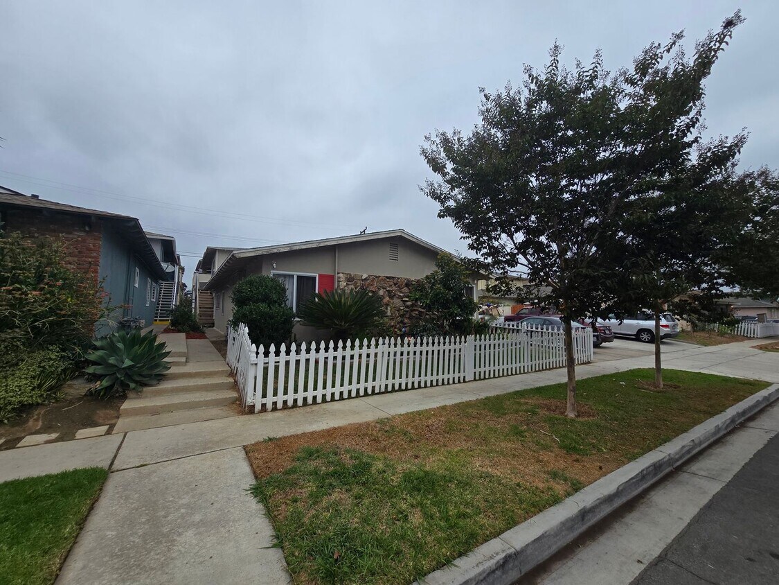 730 Shalimar Dr Unit D, Costa Mesa, CA 92627 Room for Rent in Costa