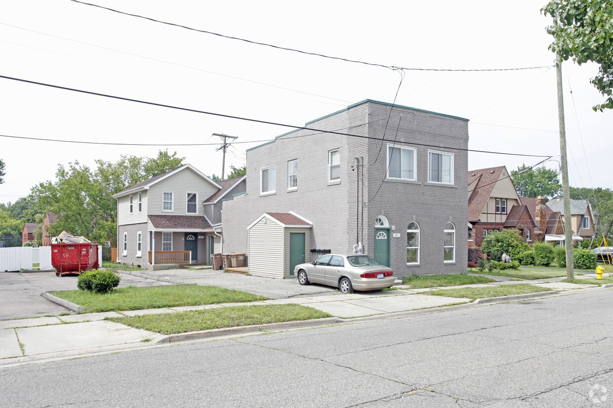 257 1/2259 Elizabeth Lake Rd, Pontiac, MI 48341 Apartments in