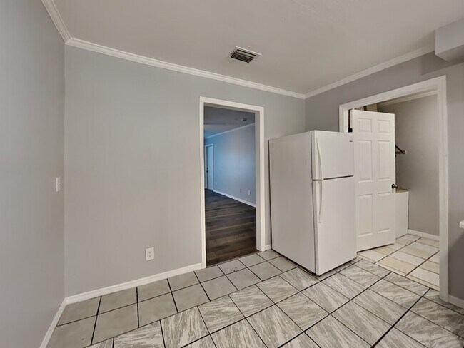 Building Photo - 1908 W 16th St