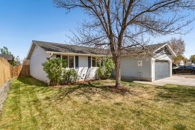Building Photo - 2827 SW Pumice Ave