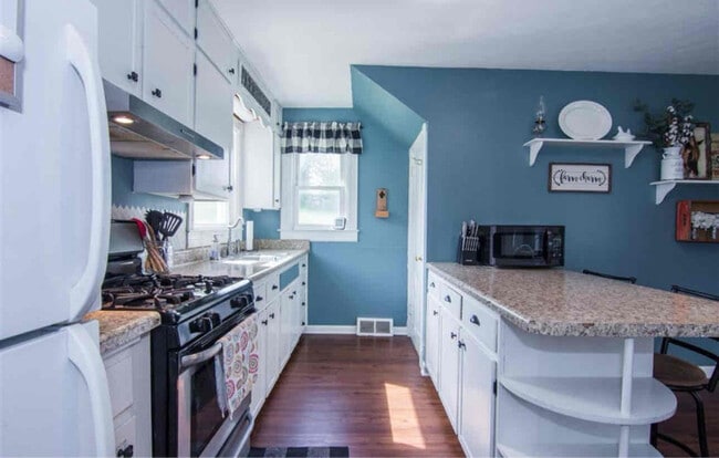 Foto del edificio - 233 N Main St