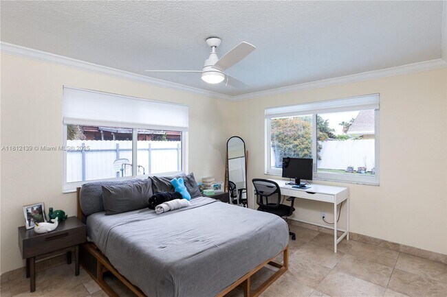 Foto del edificio - 2400 NW 103rd Ave