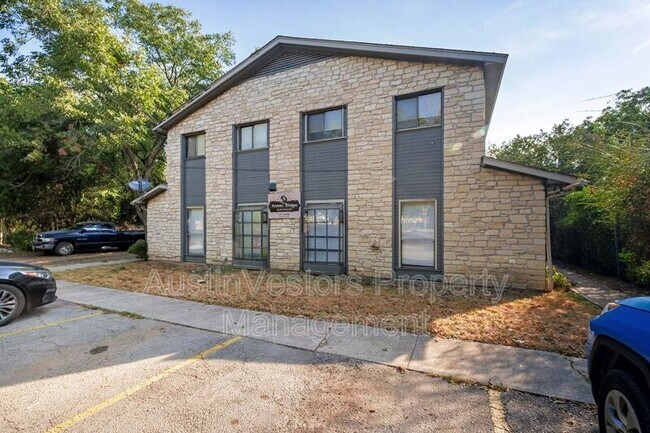 Building Photo - 115 S Frio St