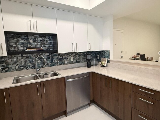 Foto del edificio - 10950 NW 82nd St