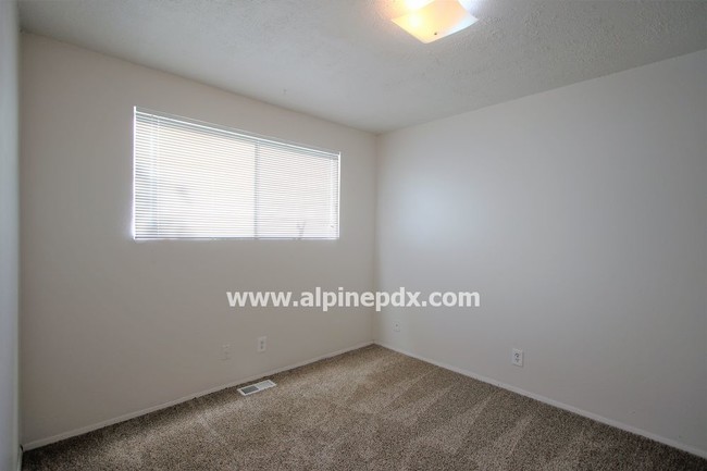 Building Photo - Duplex In Forest Grove