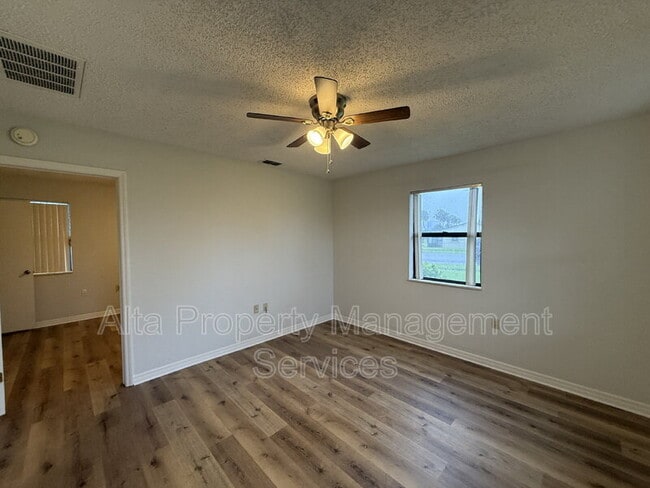Building Photo - 195 Cardinal Dr