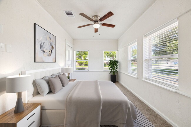 Foto del edificio - 2511 Evergreen Dr