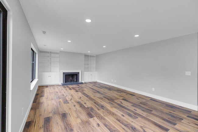 Building Photo - 52 Hills Ln