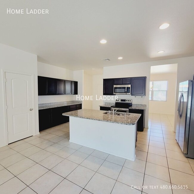 Building Photo - 11239 E Sunflower Ct