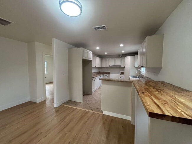 Foto del edificio - 7323 Luxor St