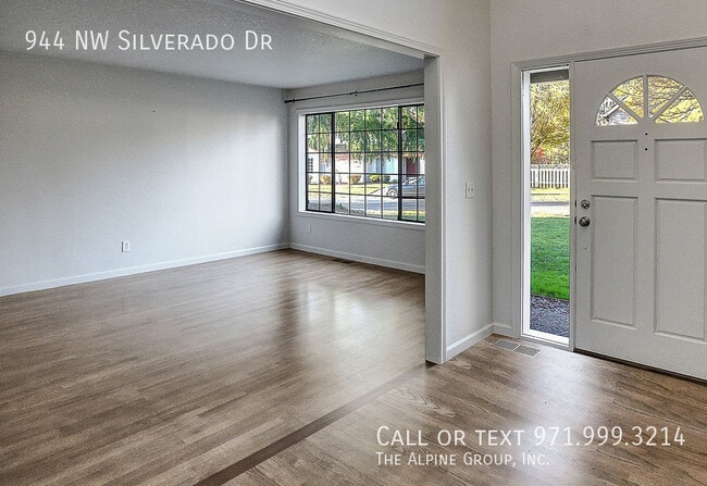 Building Photo - 944 NW Silverado Dr