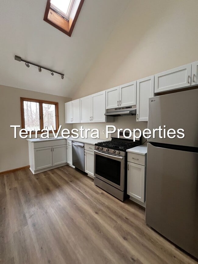 Building Photo - 1901 SE Blvd