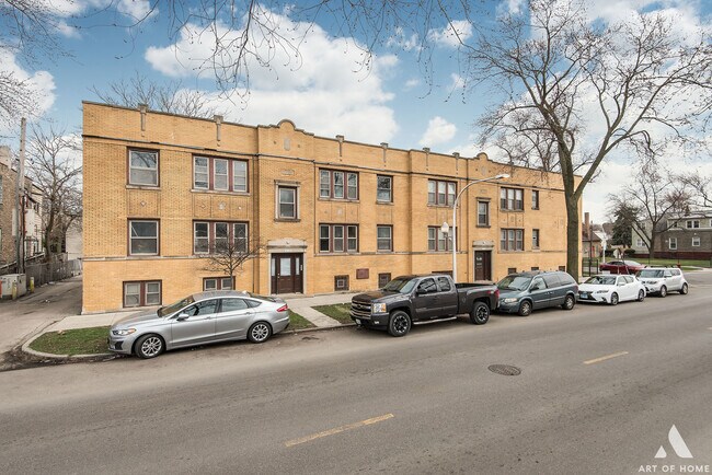 Building Photo - 707 N Hamlin Ave